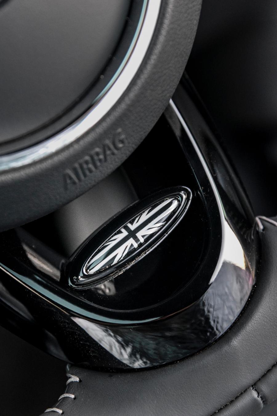 Детали интерьера Mini Cooper Clubman (F54) 2019 года  (ZA) (фото 18 из 24)